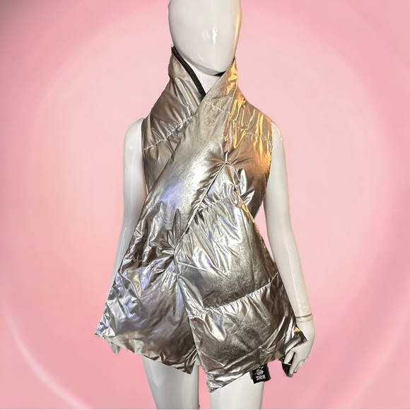 SILVER PUFFER SCARF & MATCHING HAT (NEW) - Picture 5 of 14